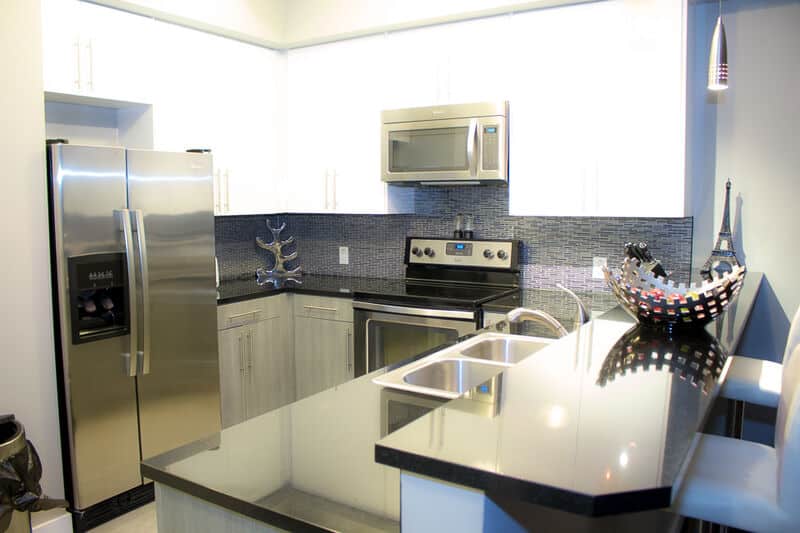 Regina furnished housing - Strathmore Suite 203 - Kitchen