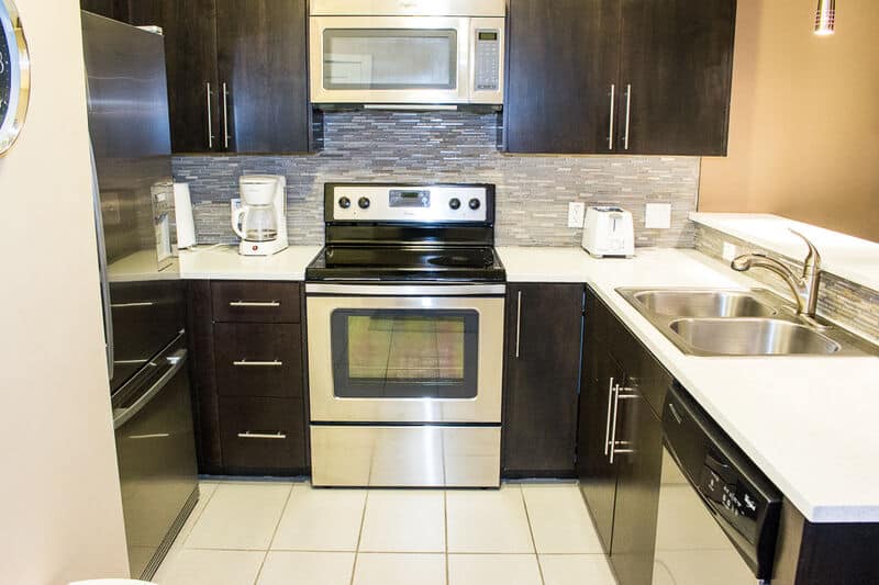 Regina furnished housing - Strathmore Suite 306 - Kitchen