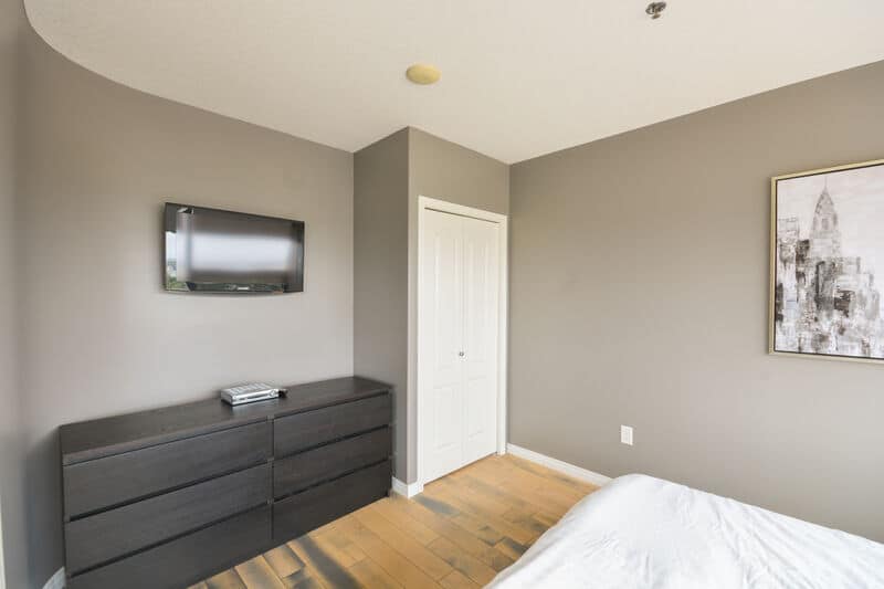 Regina Furnished Housing - TD Penthouse - Bedroom