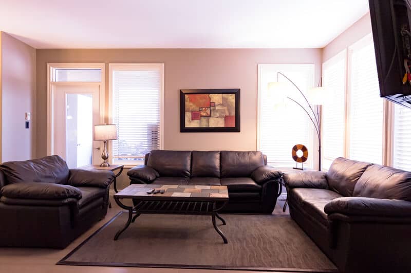 Regina Furnished Housing - Trinity Lane - Living Room