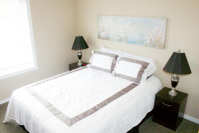 Regina Furnished Housing - College Avenue - Bedroom